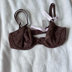 VS unlined lace bra size 32D